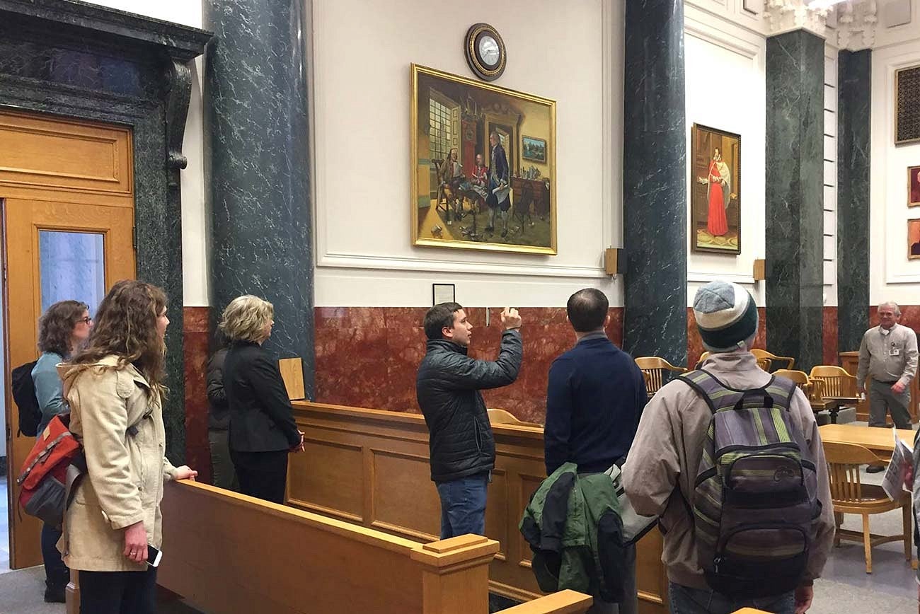 students visit courthouse