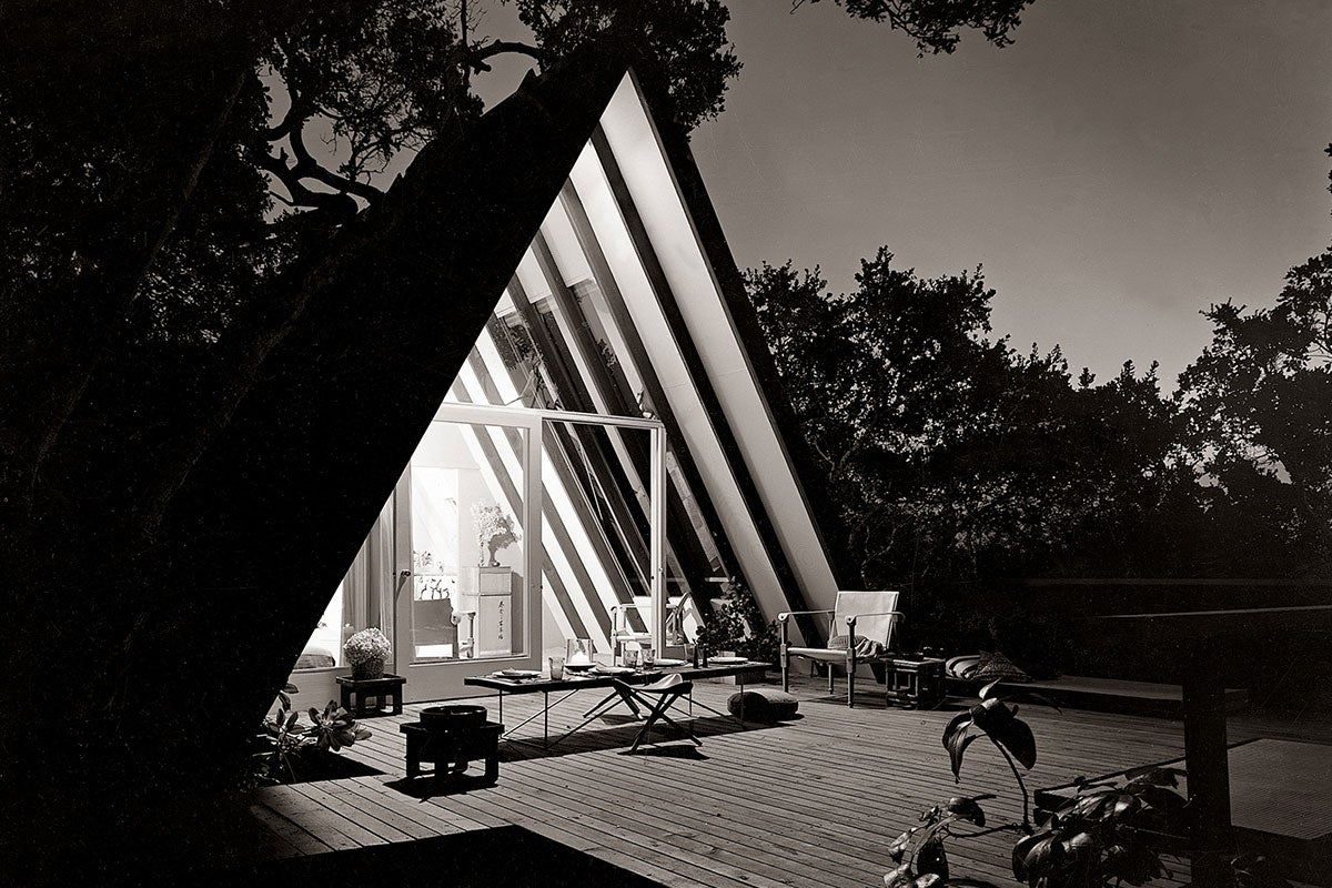 John Campbell’s Leisure House (1953) in Mill Valley, California. (All images from A-Frame Second Edition, © 2020 Chad Randl/Photograph by Morley Baer)