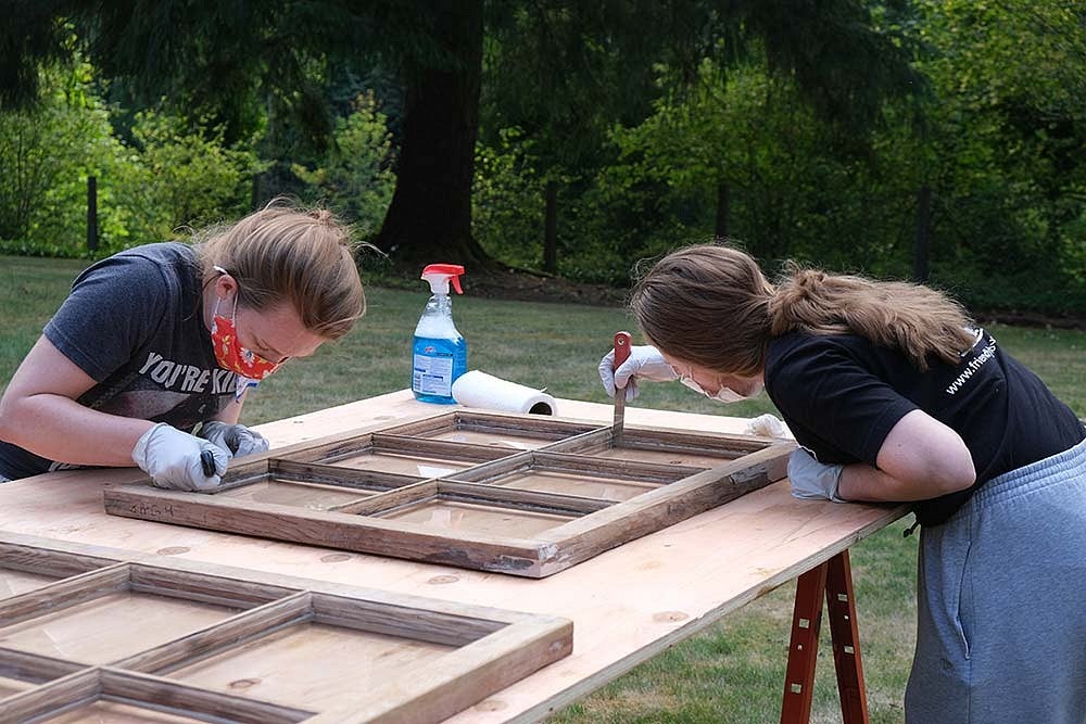 students restoring window