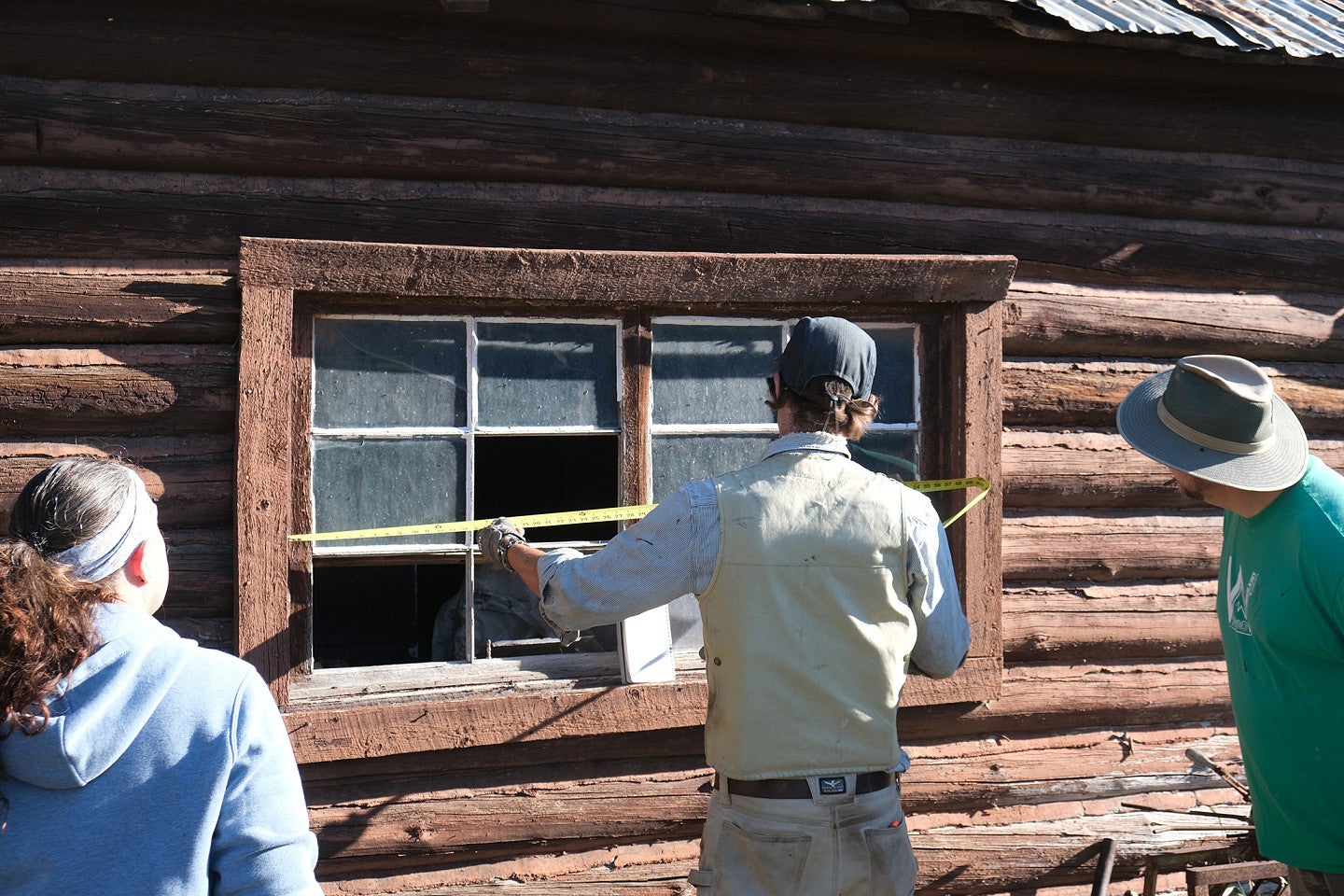 Photo from 2022 PNWPFS working on windows. 