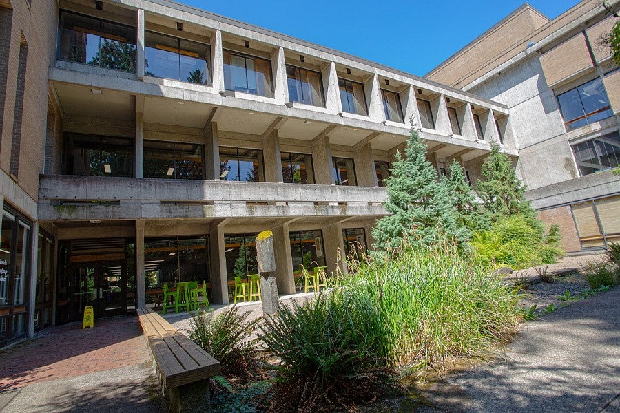 Photograph of Willamette Hall